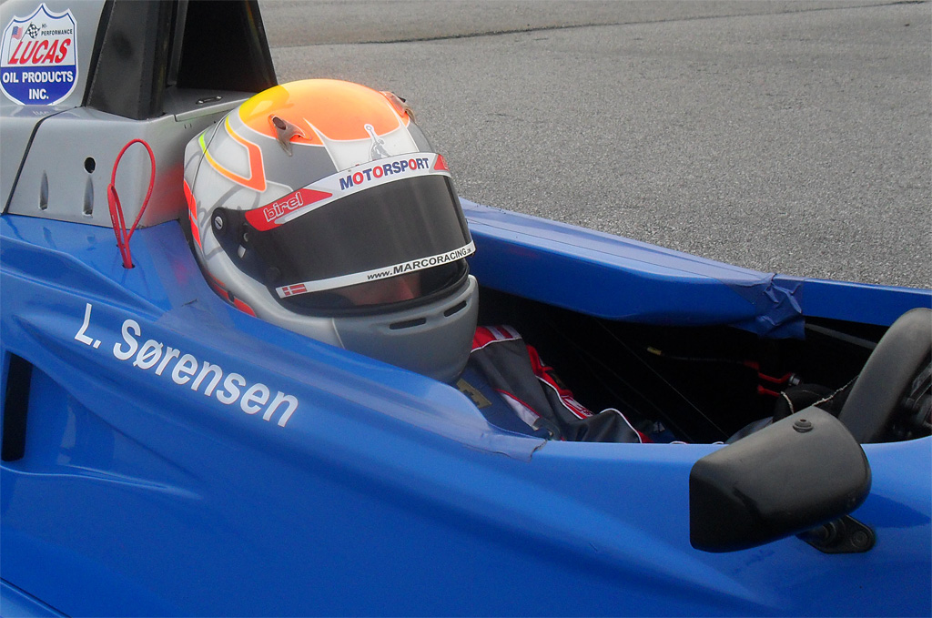 MNJ-køreren er klar til at tage sin nye arbejdsplads i brug bag rattet i Formel Ford
(Foto: Kirketerp)